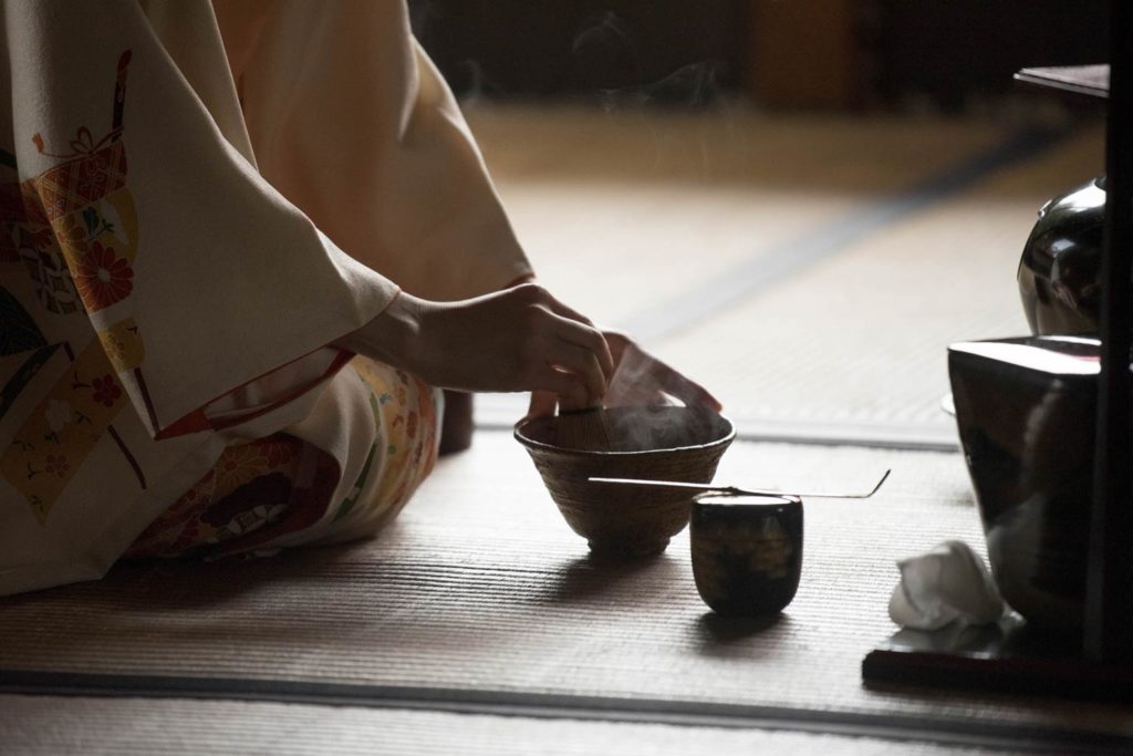 ceremonia parzenia japońskiej herbaty